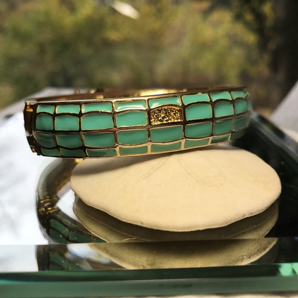 Bangle Bracelet with Rhinestone Seahorse - Picture 4 of 4